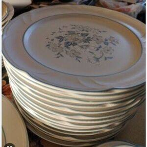 55 pc VINTAGE ASHBERRY COUNTRY STONEWARE, $360  GLENN HEIGHTS TX PPU ONLY
